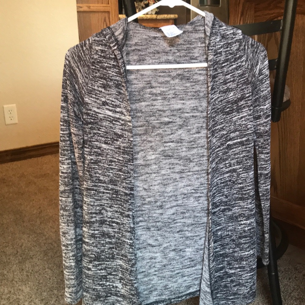 Tilly brand stretch top w/ hood